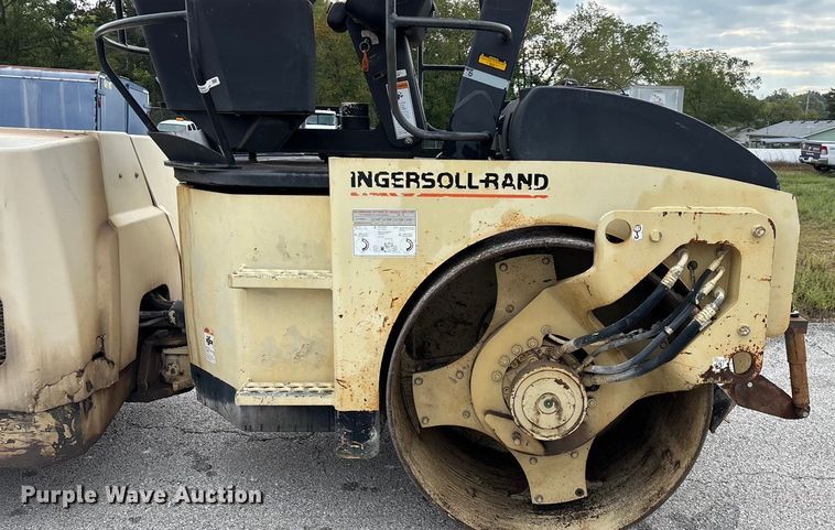 image for item EN5620 1999 Ingersoll Rand DD-70 double drum vibratory roller