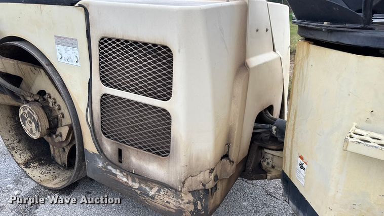 image for item EN5620 1999 Ingersoll Rand DD-70 double drum vibratory roller