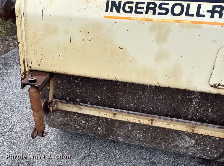 image for item EN5620 1999 Ingersoll Rand DD-70 double drum vibratory roller