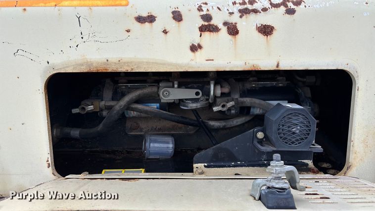 image for item EN5620 1999 Ingersoll Rand DD-70 double drum vibratory roller