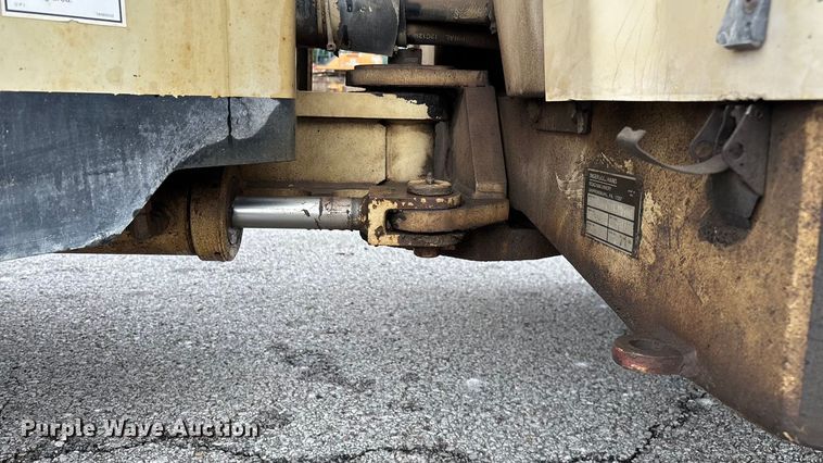 image for item EN5620 1999 Ingersoll Rand DD-70 double drum vibratory roller