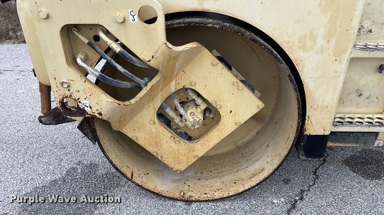 image for item EN5620 1999 Ingersoll Rand DD-70 double drum vibratory roller