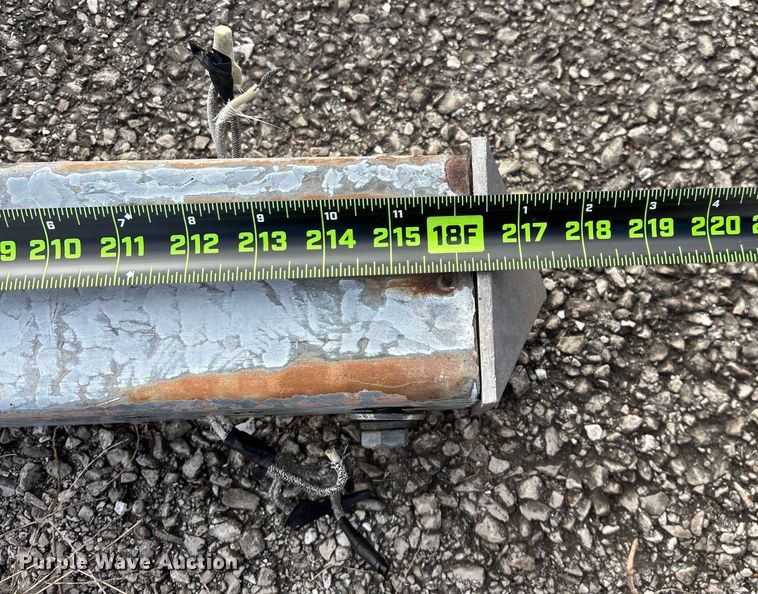 image for item EN5881 Approximately 33 light poles