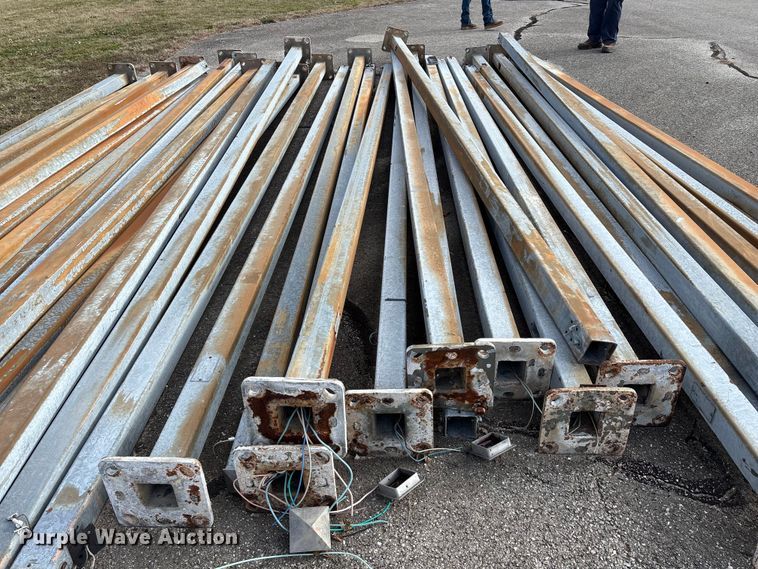 image for item EN5881 Approximately 33 light poles