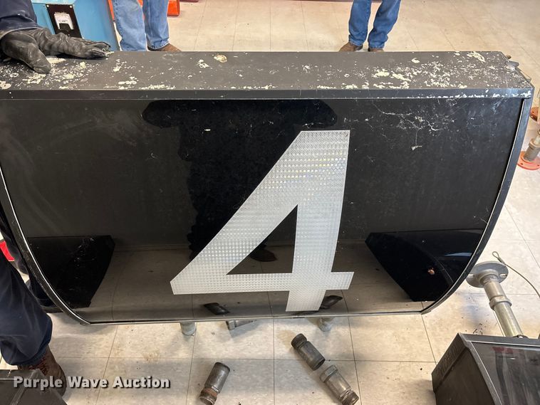 image for item EN5882 Airport runway lights