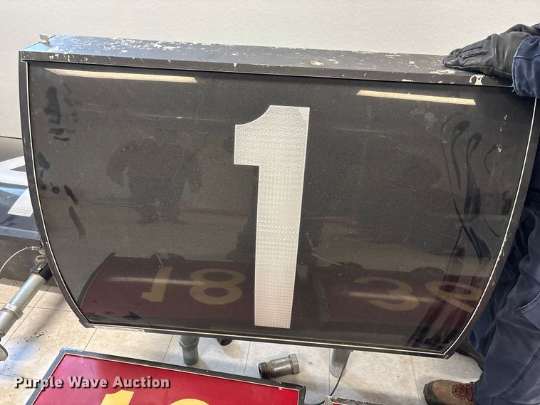 image for item EN5882 Airport runway lights