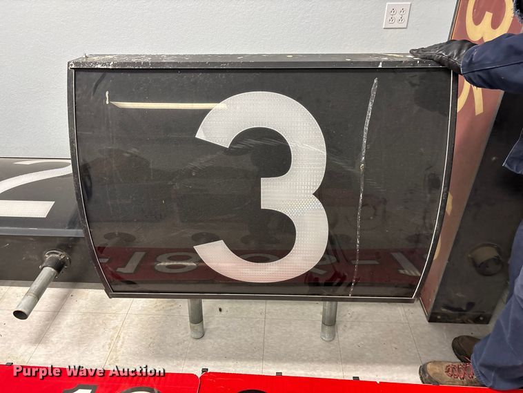 image for item EN5882 Airport runway lights