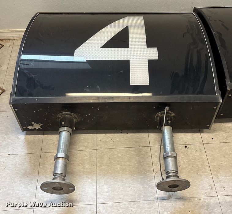 image for item EN5882 Airport runway lights