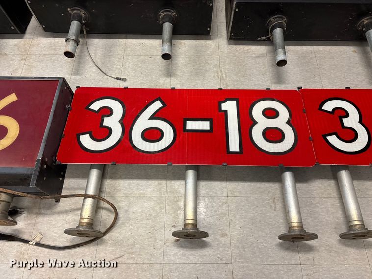 image for item EN5882 Airport runway lights