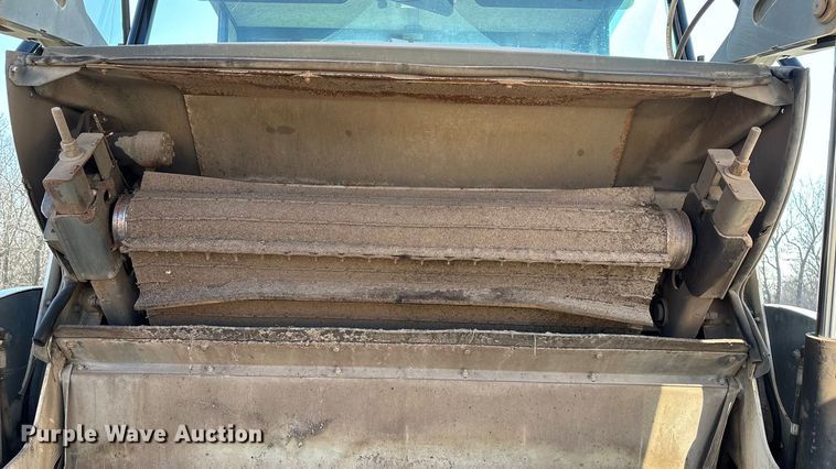 image for item EN5886 2014 Elgin Pelican Series NP street sweeper