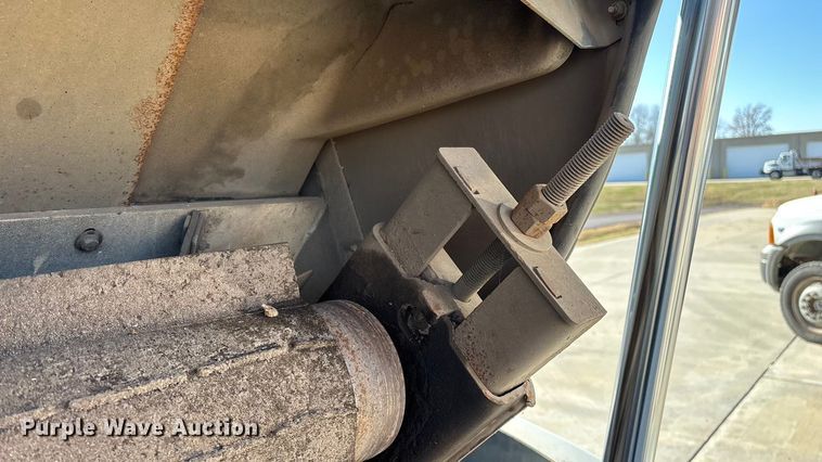 image for item EN5886 2014 Elgin Pelican Series NP street sweeper