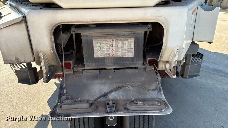 image for item EN5886 2014 Elgin Pelican Series NP street sweeper