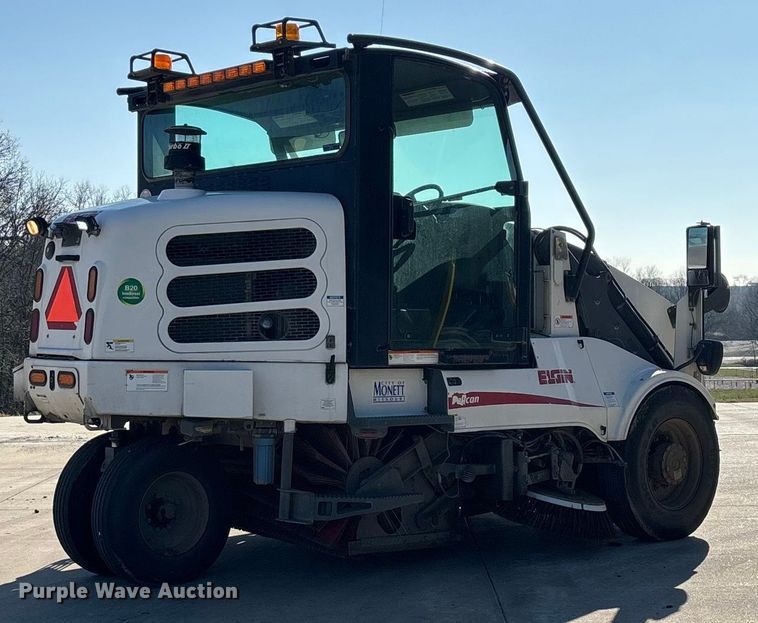 image for item EN5886 2014 Elgin Pelican Series NP street sweeper