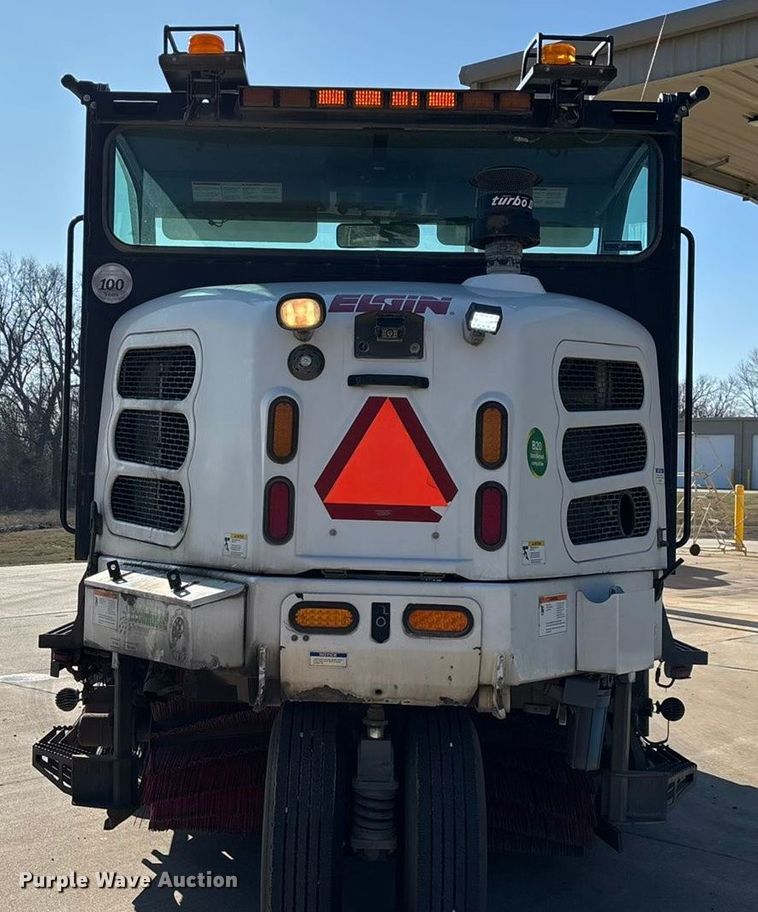 image for item EN5886 2014 Elgin Pelican Series NP street sweeper