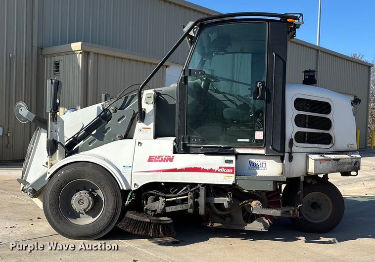 image for item EN5886 2014 Elgin Pelican Series NP street sweeper