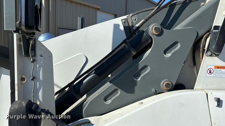 image for item EN5886 2014 Elgin Pelican Series NP street sweeper