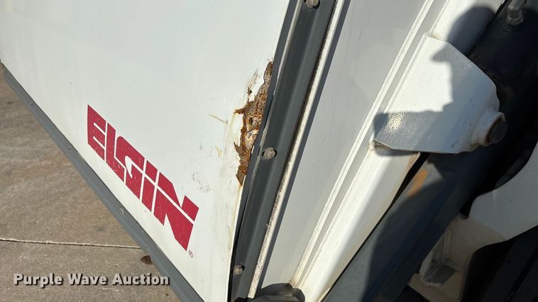 image for item EN5886 2014 Elgin Pelican Series NP street sweeper