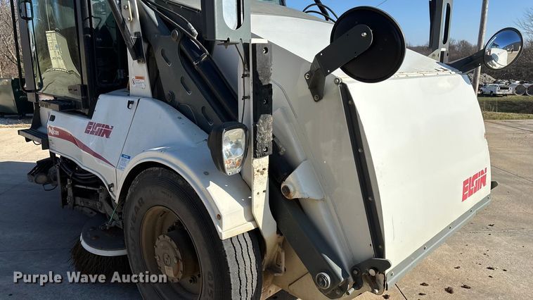 image for item EN5886 2014 Elgin Pelican Series NP street sweeper
