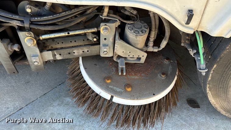 image for item EN5886 2014 Elgin Pelican Series NP street sweeper