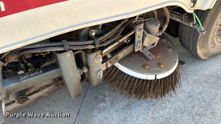 image for item EN5886 2014 Elgin Pelican Series NP street sweeper