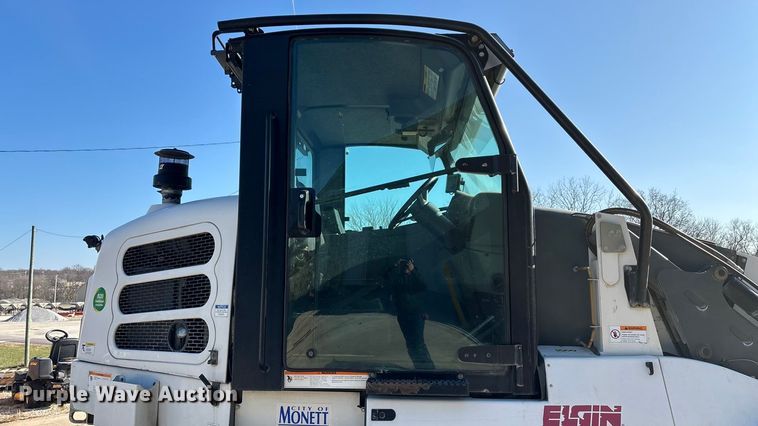 image for item EN5886 2014 Elgin Pelican Series NP street sweeper