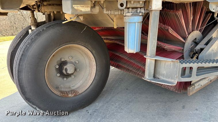 image for item EN5886 2014 Elgin Pelican Series NP street sweeper