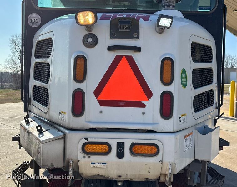 image for item EN5886 2014 Elgin Pelican Series NP street sweeper