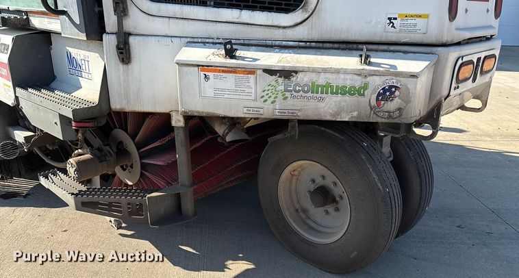 image for item EN5886 2014 Elgin Pelican Series NP street sweeper