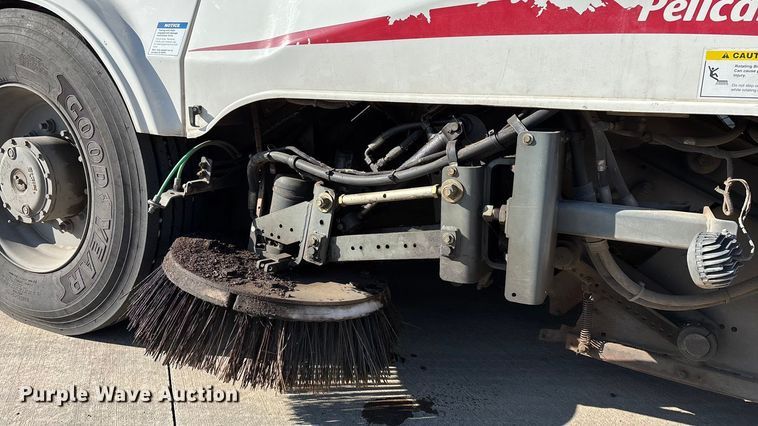 image for item EN5886 2014 Elgin Pelican Series NP street sweeper