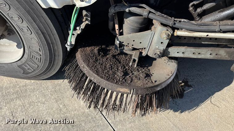 image for item EN5886 2014 Elgin Pelican Series NP street sweeper