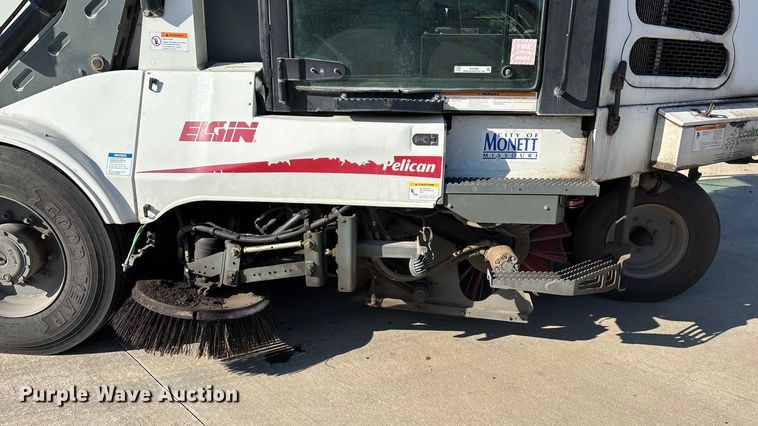 image for item EN5886 2014 Elgin Pelican Series NP street sweeper