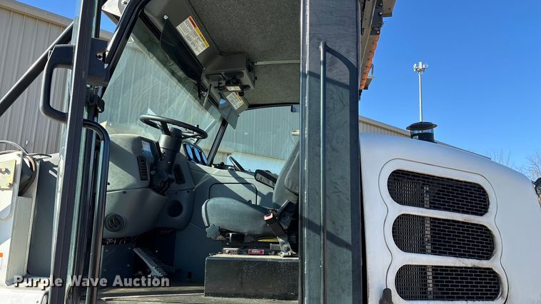 image for item EN5886 2014 Elgin Pelican Series NP street sweeper