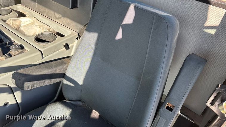 image for item EN5886 2014 Elgin Pelican Series NP street sweeper