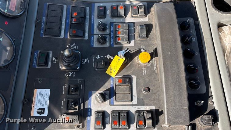 image for item EN5886 2014 Elgin Pelican Series NP street sweeper