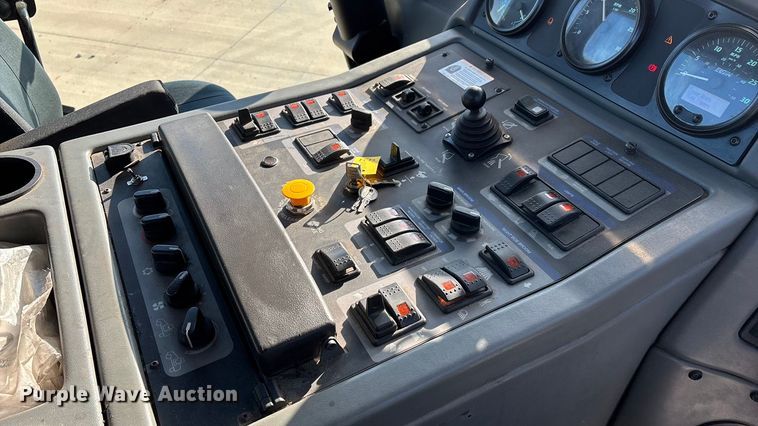 image for item EN5886 2014 Elgin Pelican Series NP street sweeper