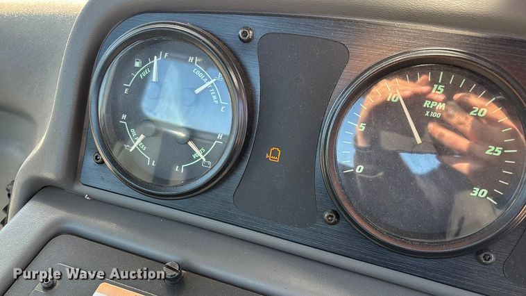 image for item EN5886 2014 Elgin Pelican Series NP street sweeper