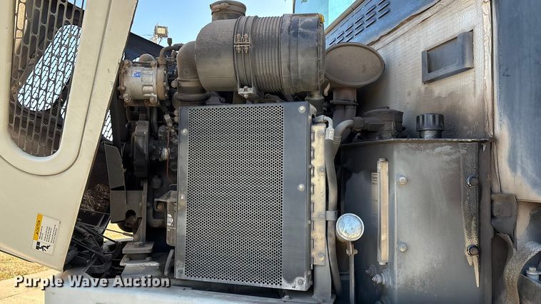 image for item EN5886 2014 Elgin Pelican Series NP street sweeper