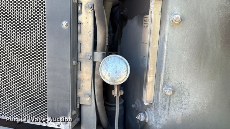 image for item EN5886 2014 Elgin Pelican Series NP street sweeper