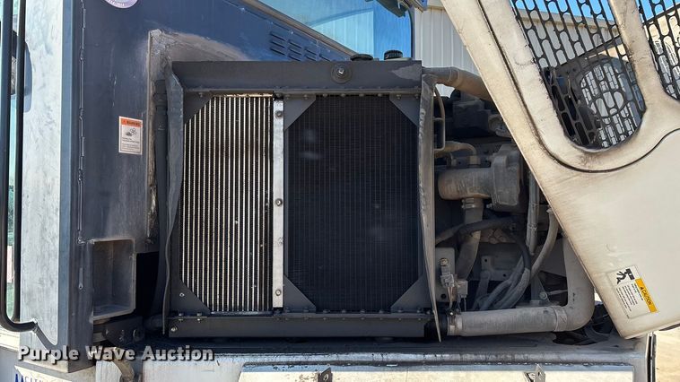 image for item EN5886 2014 Elgin Pelican Series NP street sweeper