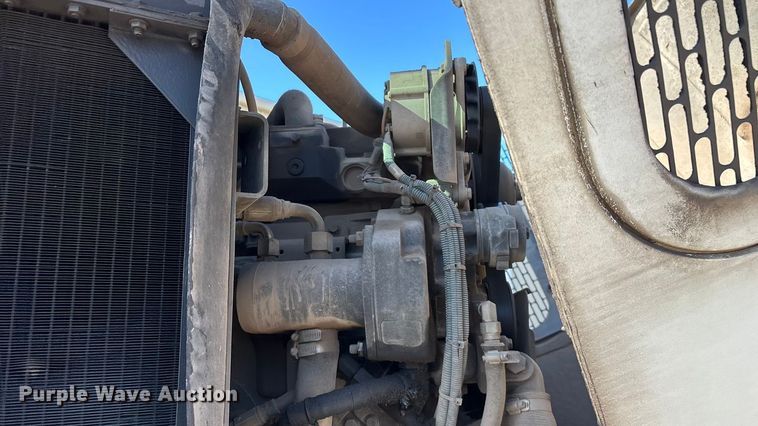 image for item EN5886 2014 Elgin Pelican Series NP street sweeper