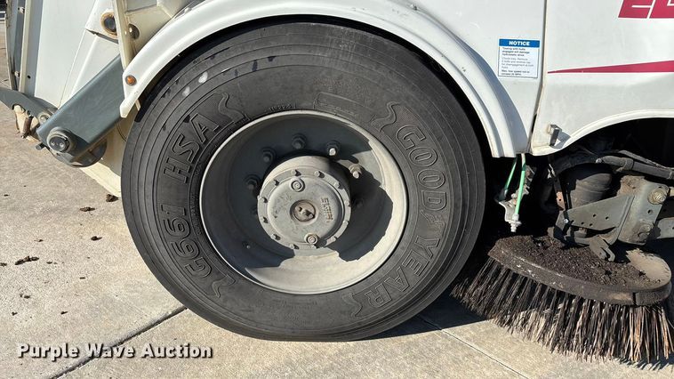 image for item EN5886 2014 Elgin Pelican Series NP street sweeper