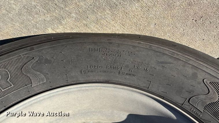 image for item EN5886 2014 Elgin Pelican Series NP street sweeper