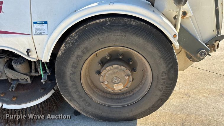 image for item EN5886 2014 Elgin Pelican Series NP street sweeper