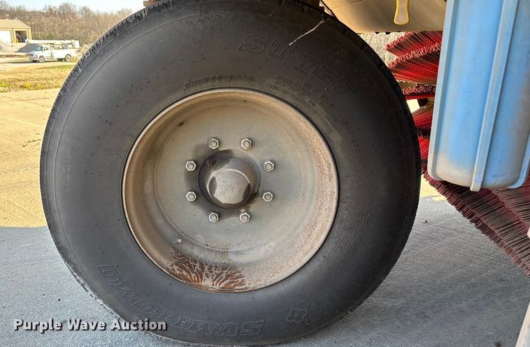 image for item EN5886 2014 Elgin Pelican Series NP street sweeper