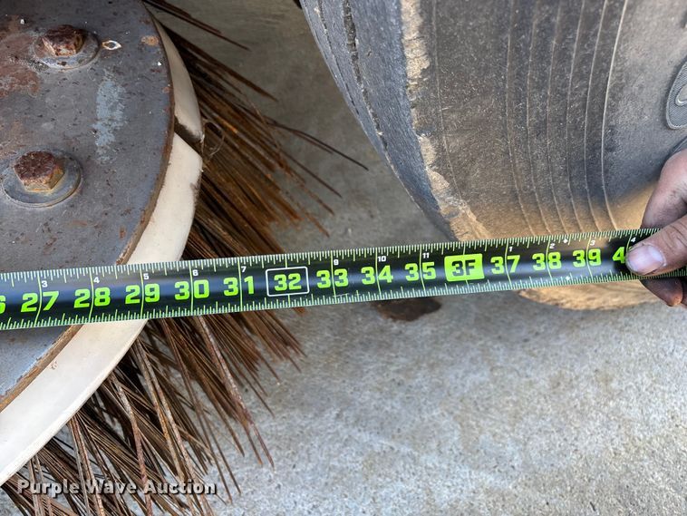 image for item EN5886 2014 Elgin Pelican Series NP street sweeper