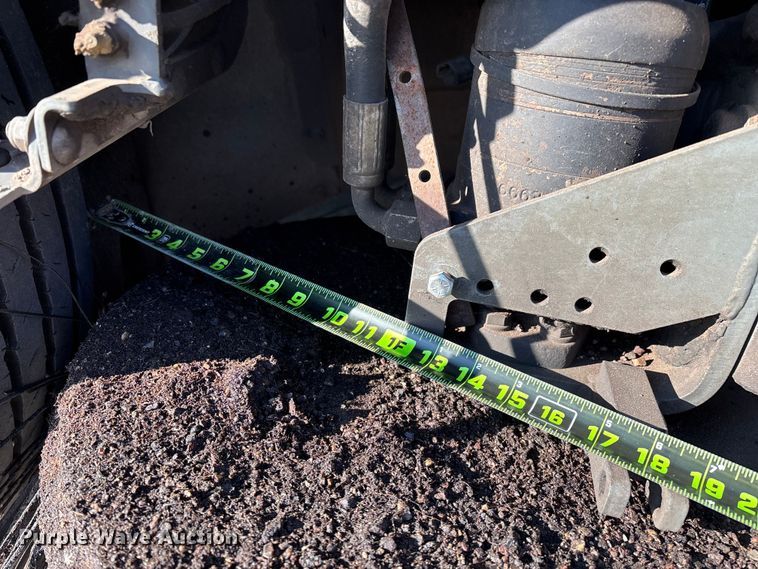 image for item EN5886 2014 Elgin Pelican Series NP street sweeper