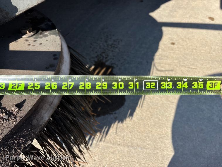 image for item EN5886 2014 Elgin Pelican Series NP street sweeper