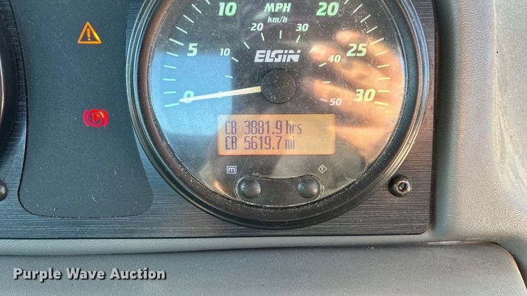 image for item EN5886 2014 Elgin Pelican Series NP street sweeper