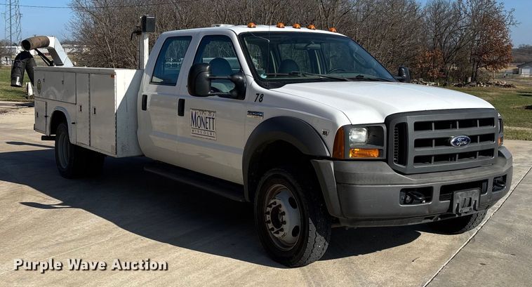 image for item EN5887 2005 Ford F450 utility / service truck