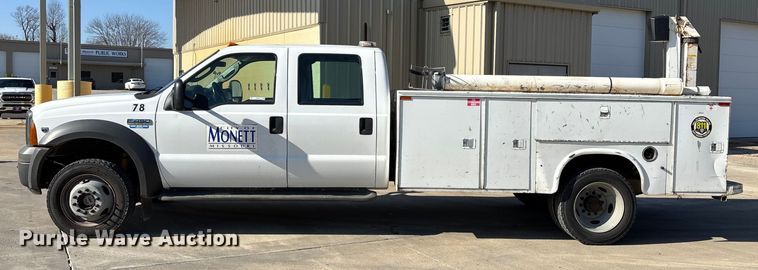 image for item EN5887 2005 Ford F450 utility / service truck